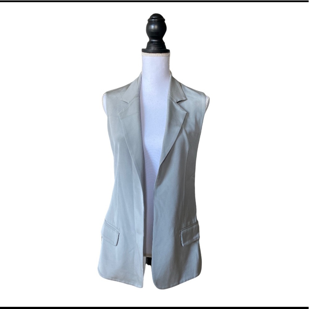 Charlie Sleeveless Blazer Size. S
